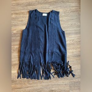 Style Rock faux suede navy fringe vest. Women’s size medium.